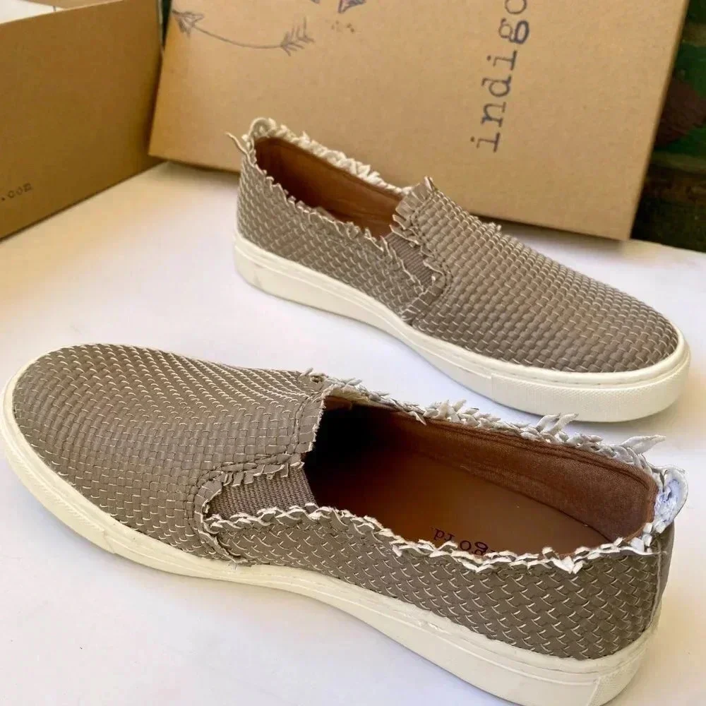 NWT Indigo Rd Women’s Kicky Tan Slip-On Shoes 6